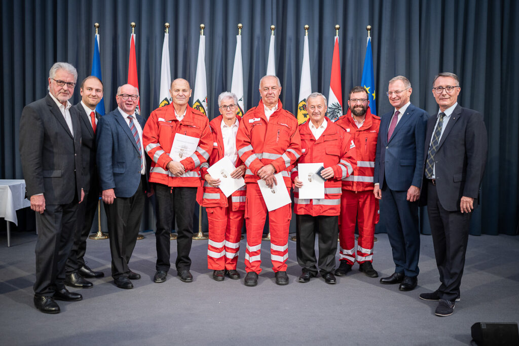 20231125-RD-Medaille_PAW_BGL_Bgm_Geehrte_OL-Kaindl_LH_BezStL©LandOOe_Mayr 20231125-RD-Medaille_PAW_BGL_Bgm_Geehrte_OL-Kaindl_LH_BezStL©LandOOe_Mayr