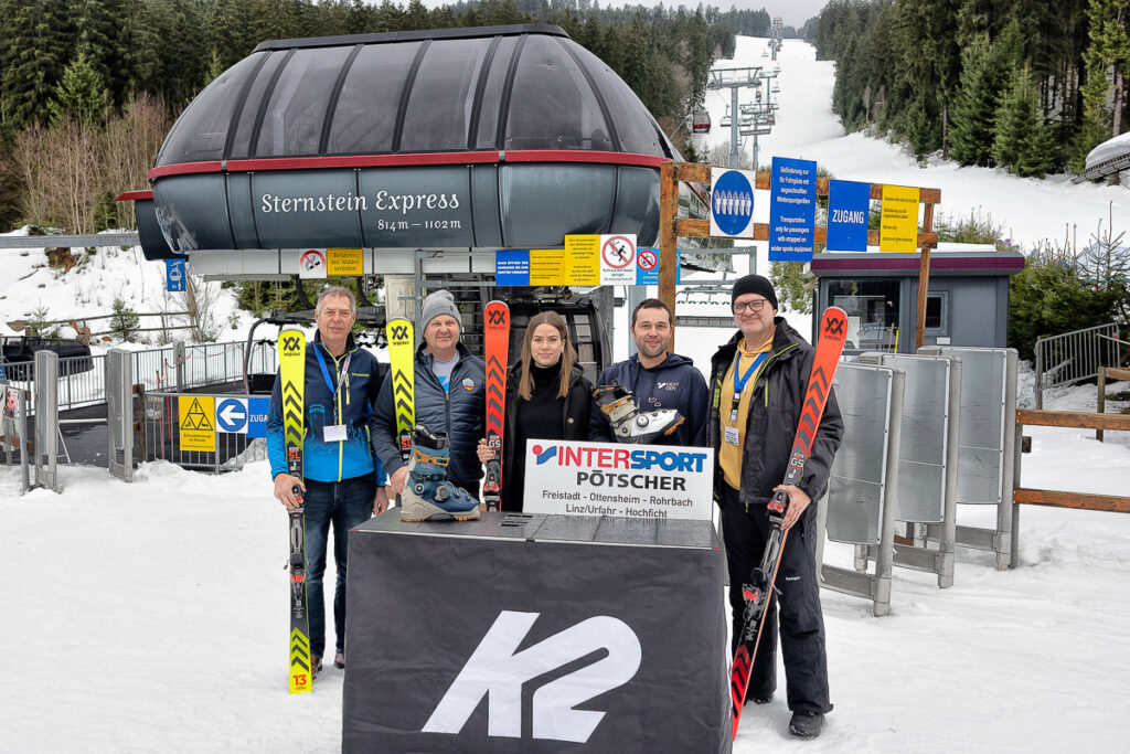 Medienskitag auf dem Sternstein: v.l.: Gerhard Zettler (Sternsteinlifte), Stefan Bieringer (VÖLKL,K2), Magdalena Hochreiter (Sternsteinhof), Peter Pötscher (Intersport), Markus Obermüller (TVB Mühlviertler Hochland)